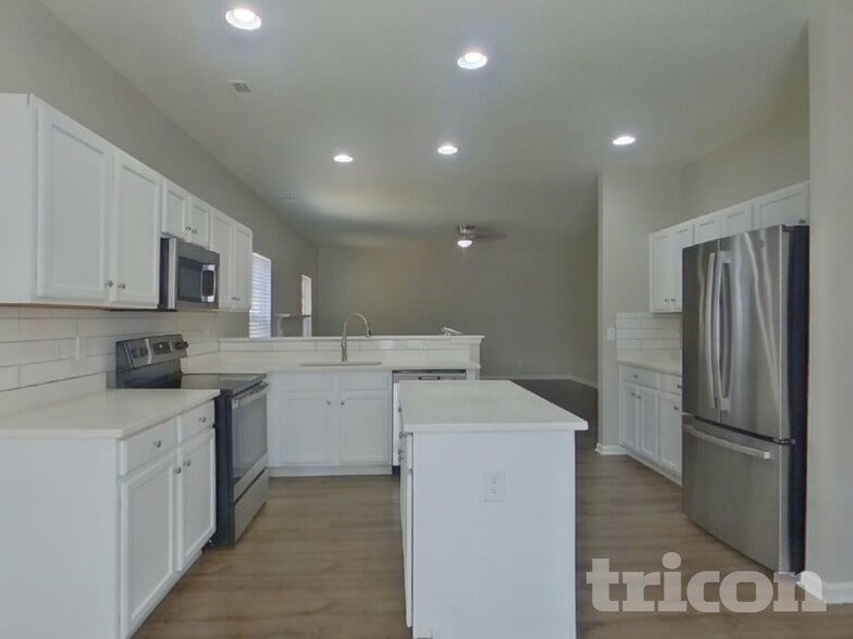 Building Photo - 11035 Elven Dr