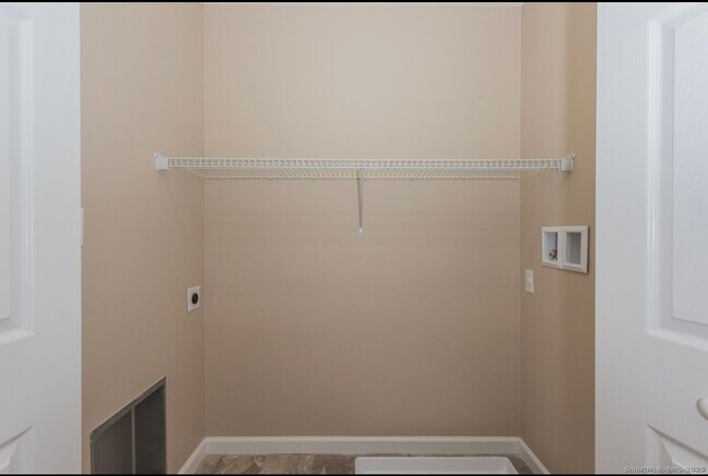 Building Photo - 13 Nature Ave