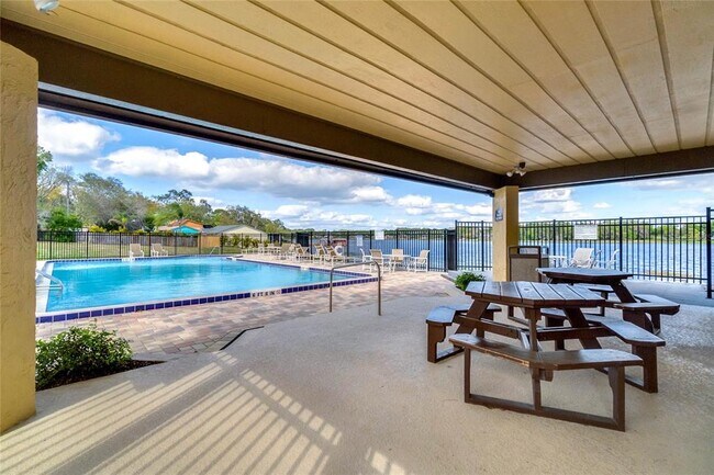 Building Photo - 638 Olympic Dr