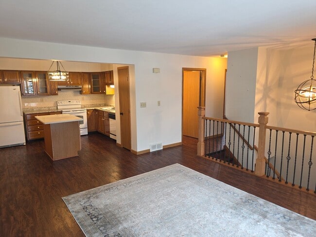 Building Photo - 2 bedroom 2 bathroom Franklin townhome