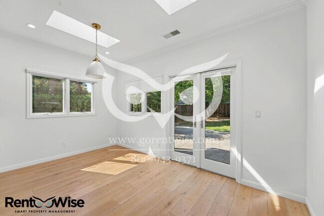 Building Photo - Short term lease only