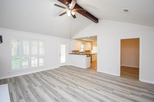 Building Photo - 154 Squires Bend