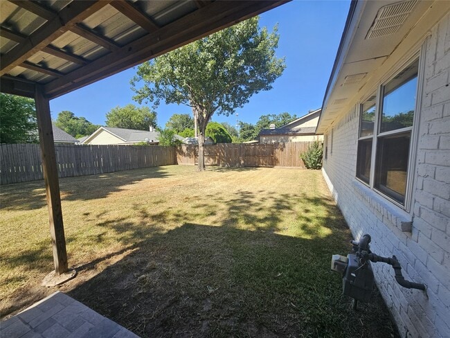 Building Photo - 2519 Piddler Dr