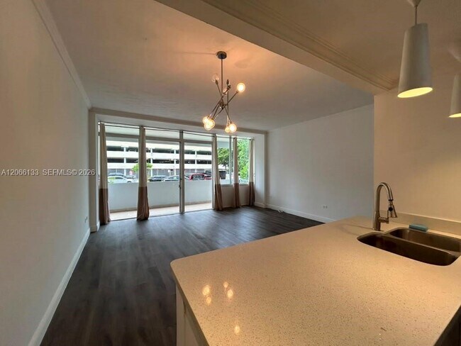Building Photo - 7545 E Treasure Dr