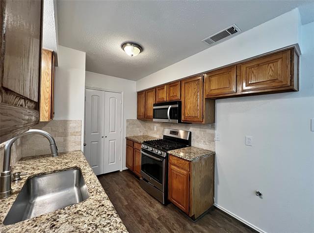 Building Photo - 203 Mesa Moor Dr