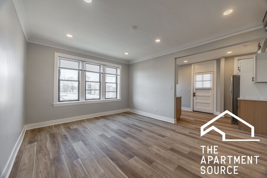 Building Photo - 6148 N Francisco Ave