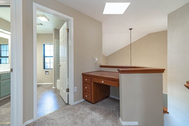 Building Photo - Two story home located near major shopping and restaurants!