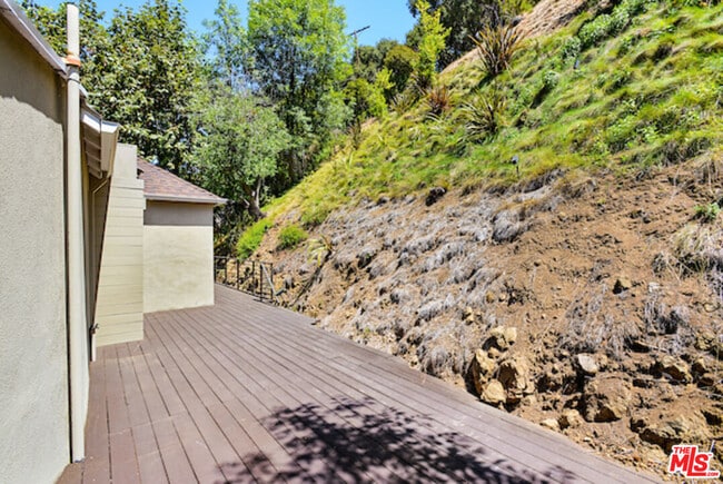 Building Photo - 2326 Canyon Dr