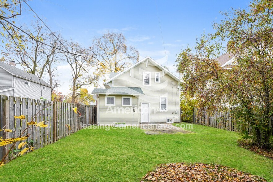 Building Photo - 671 Kilbourn St