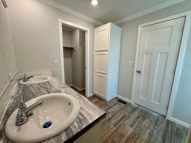 Building Photo - 5109 Caicos Calle