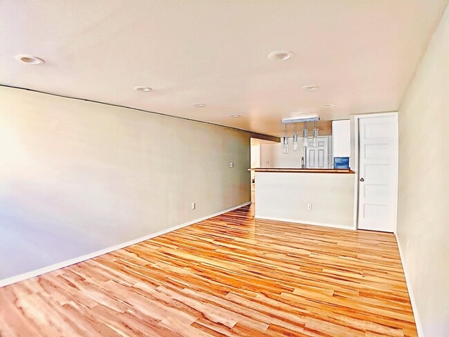 Building Photo - 5404 NE 54th Ave