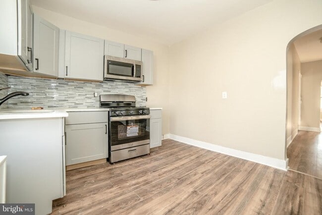 Building Photo - 307 Lincoln Ave