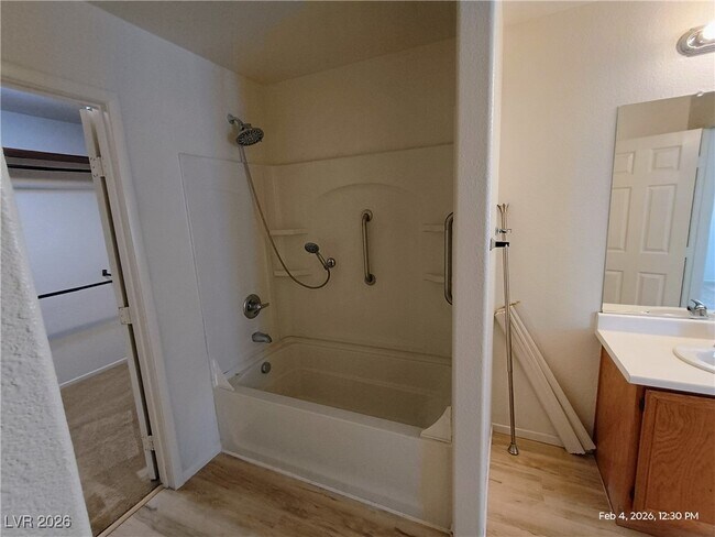 Building Photo - 674 Iron Bridge St