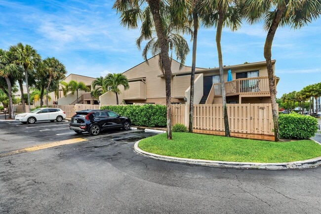 Building Photo - 612 Executive Center Dr