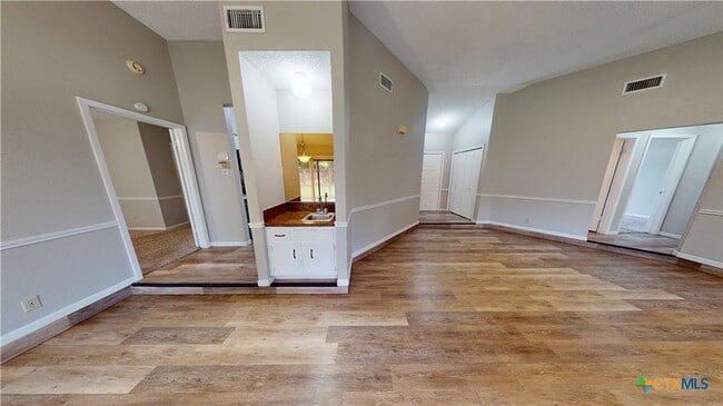 Building Photo - 4505 River Oaks Dr