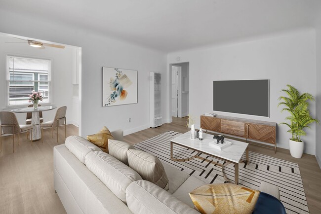 Building Photo - Newly Renovated Studio on 2nd Street- Alamitos Beach