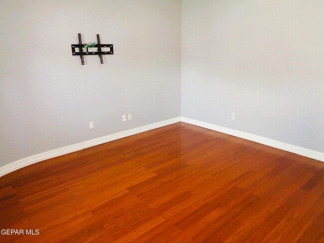 Building Photo - 2120 Greenlee Dr