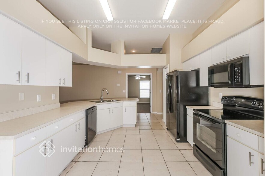 Building Photo - 407 Sand Ridge Dr