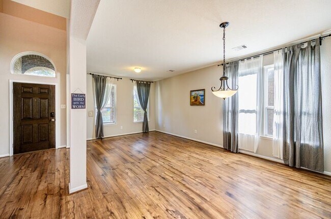 Building Photo - 5918 Rivergrove Bend Dr