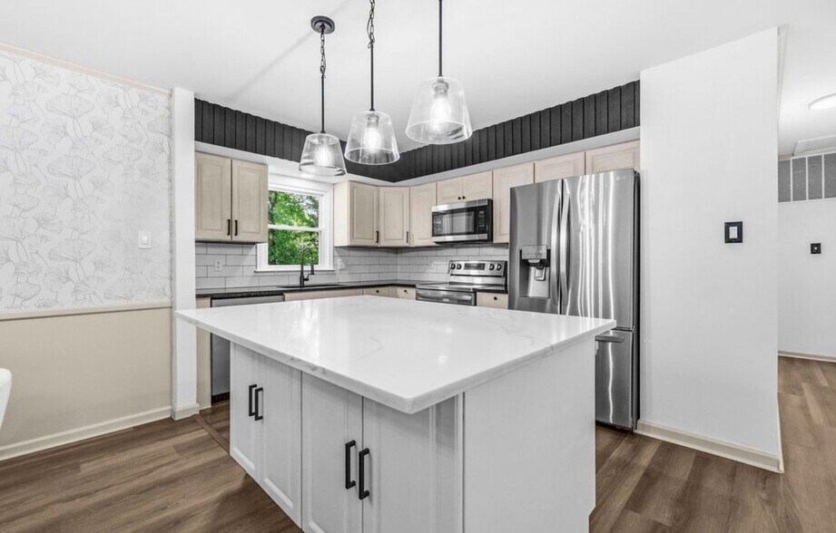Building Photo - 6570 Tip Hill Dr