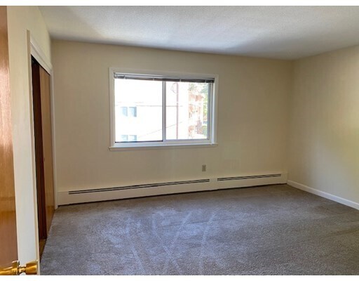 Building Photo - 5 Lakeview Gardens