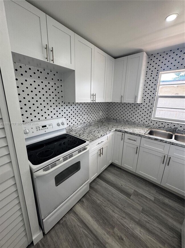 Building Photo - 2515 Polk St