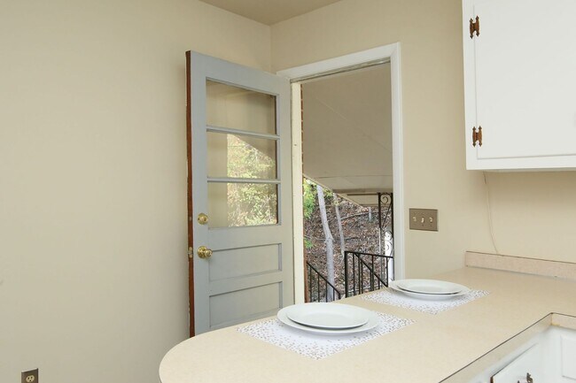 Building Photo - Chapel Hill/2BR Brookside Condo