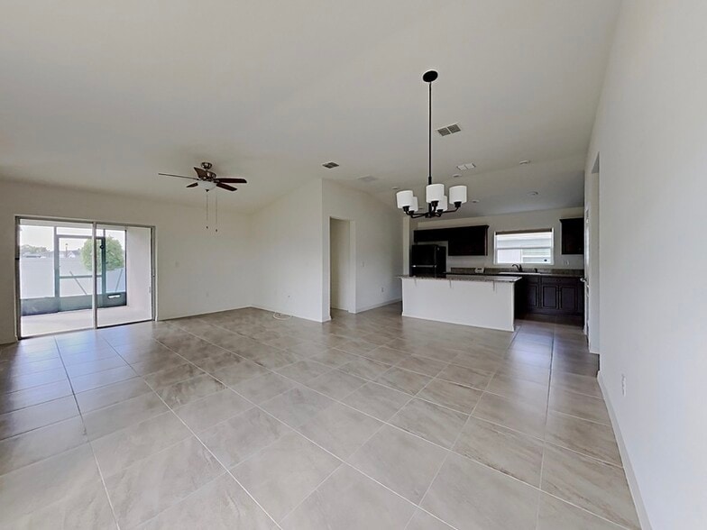 Building Photo - 4600 Glencrest Loop