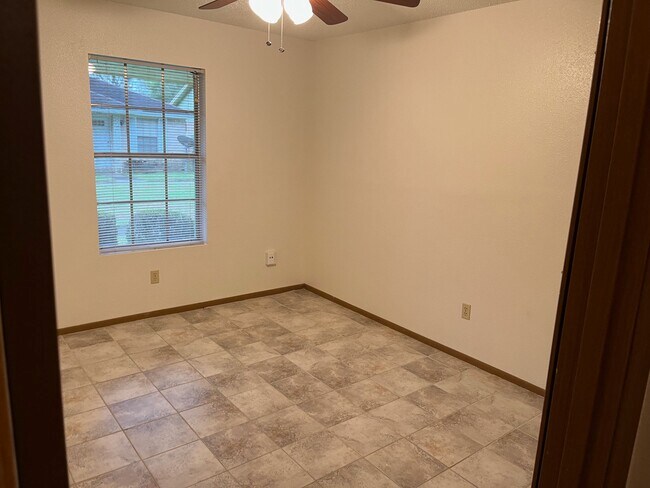 Building Photo - 6064 Bedford Dr