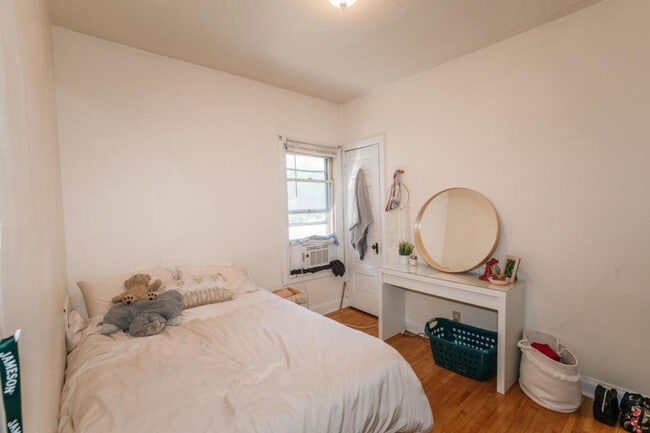 Building Photo - Farwell House