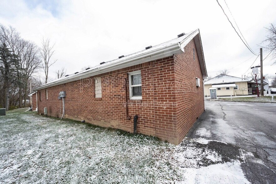 Building Photo - 2142 US-40