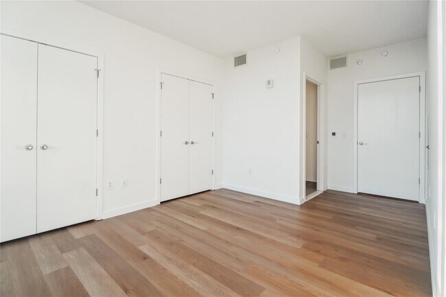Building Photo - 50 Clinton Pl