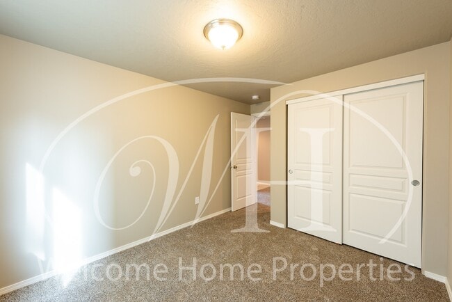 Building Photo - Beautiful Newer Home in New Neighborhood