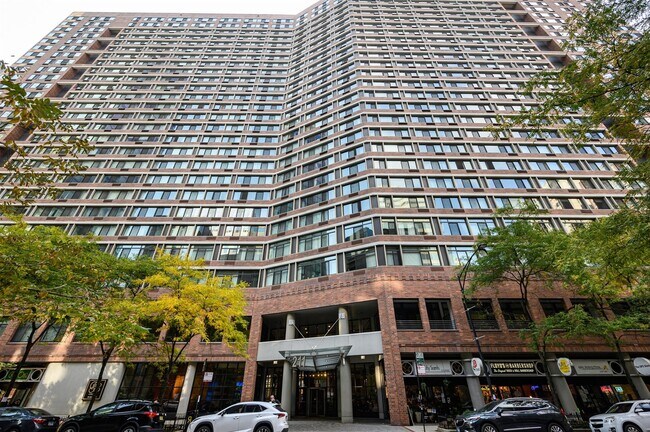 Primary Photo - 211 E Ohio St