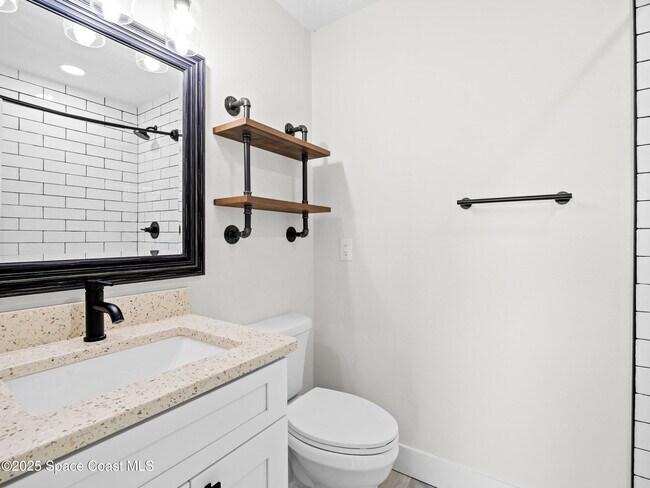 Building Photo - 290 Paradise Blvd