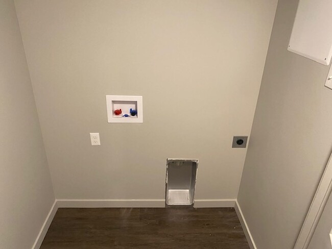 Building Photo - Beautiful 2 Bedroom Condo in Provo!