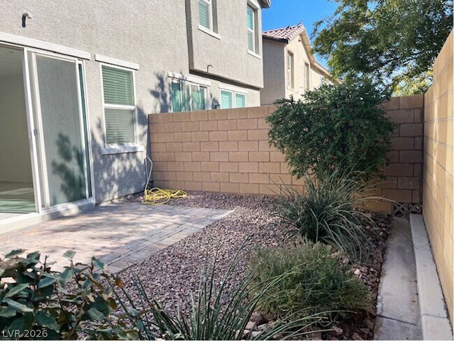 Building Photo - 5363 Lazy Breeze Ave