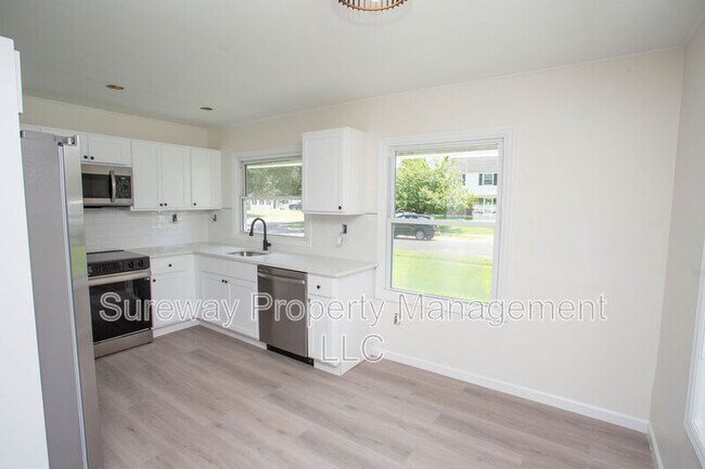 Building Photo - 73 Somerset Dr