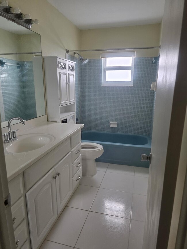 Building Photo - 1701 SW 16th St