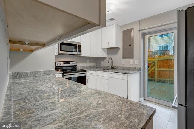 Building Photo - 13842 Beaujolais Ct