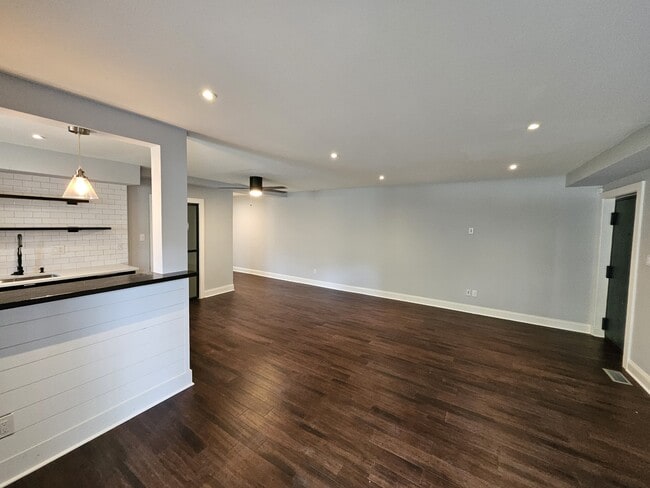 Building Photo - 317 Homeland Southway