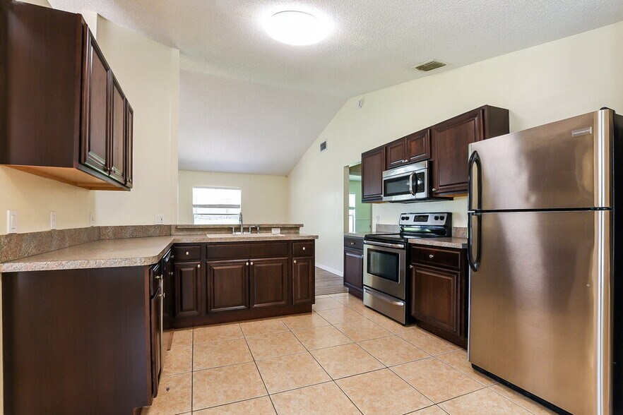 Building Photo - 2556 Coachbridge Ct