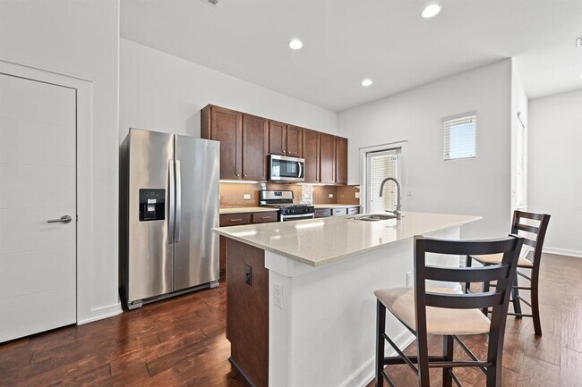 Building Photo - 8901 Parker Ranch Cir