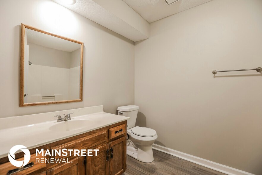 Building Photo - 11520 N Walnut St