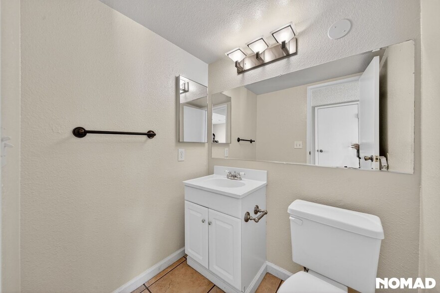 Building Photo - 4628 Michillinda Ln