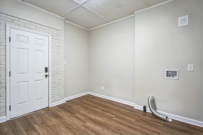 Building Photo - 4BR Brick Ranch with Upgrades & Room to Feel at Home!