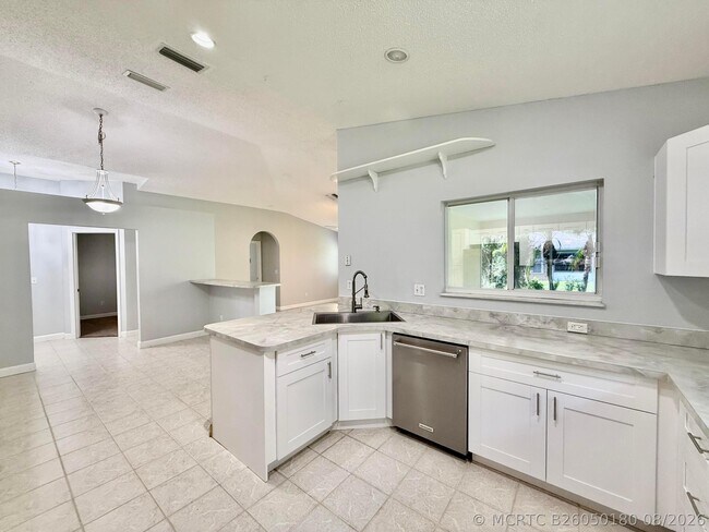 Building Photo - 5707 Silver Oak Dr