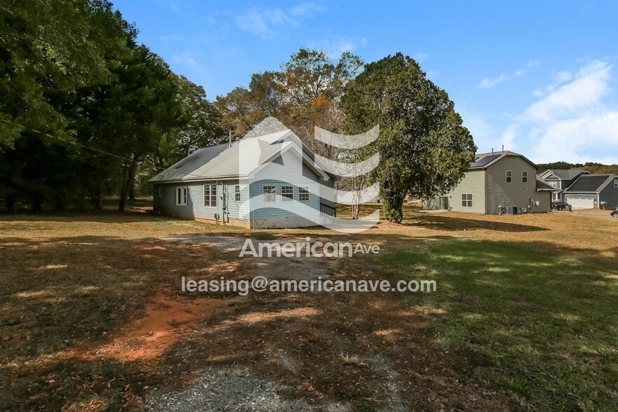 Building Photo - 675 Hammett Store Rd