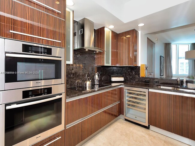 Building Photo - 2711 S Ocean Dr
