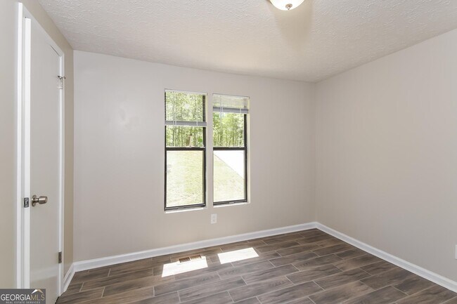 Building Photo - 3085 Flowers Dr